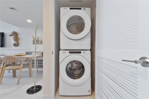 Condominio en venta en Miami, Florida, 1 dormitorio, 63.08 m2 № 1465601 - foto 18