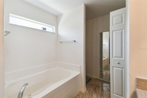 House in Kissimmee, Florida 3 bedrooms, 188.87 sq.m. № 1565855 - photo 25
