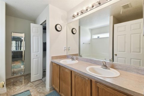 House in Kissimmee, Florida 3 bedrooms, 188.87 sq.m. № 1565855 - photo 24