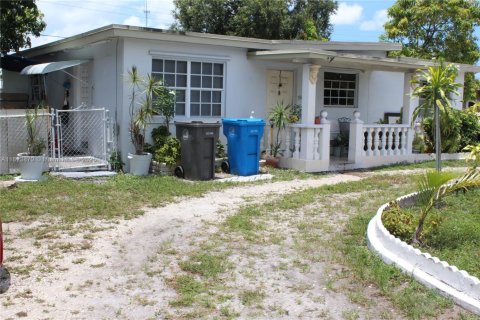 House in West Park, Florida 3 bedrooms, 128.95 sq.m. № 1791103 - photo 2