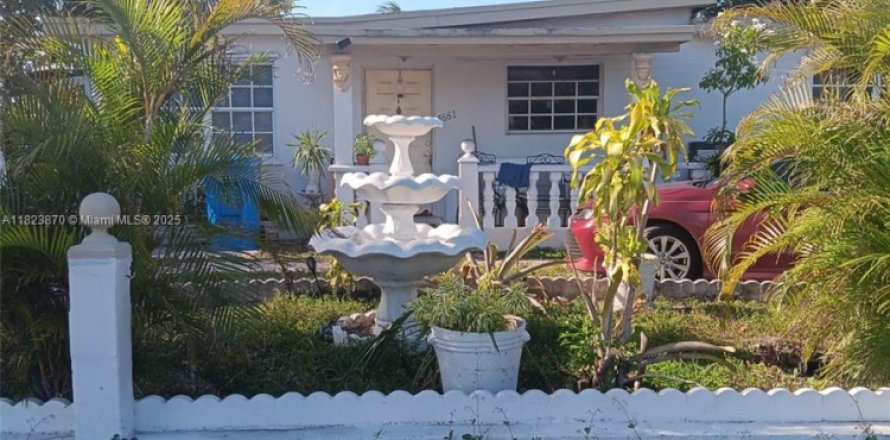 House in West Park, Florida 3 bedrooms, 128.95 sq.m. № 1791103