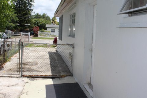 House in West Park, Florida 3 bedrooms, 128.95 sq.m. № 1791103 - photo 3