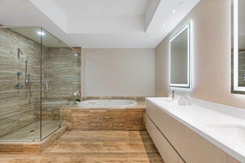Condo in Sunny Isles Beach, Florida, 3 bedrooms  № 1942165 - photo 16