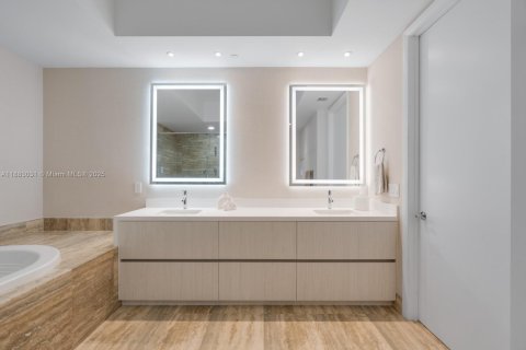 Condo in Sunny Isles Beach, Florida, 3 bedrooms  № 1942165 - photo 17