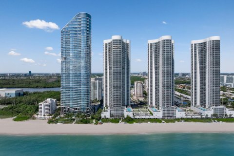 Condo in Sunny Isles Beach, Florida, 3 bedrooms  № 1942165 - photo 1