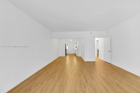Villa ou maison à louer à Bay Harbor Islands, Floride: 1 chambre, 446.95 m2 № 1755664 - photo 7