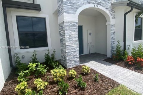 Touwnhouse à louer à Homestead, Floride: 3 chambres, 129.41 m2 № 1999978 - photo 13