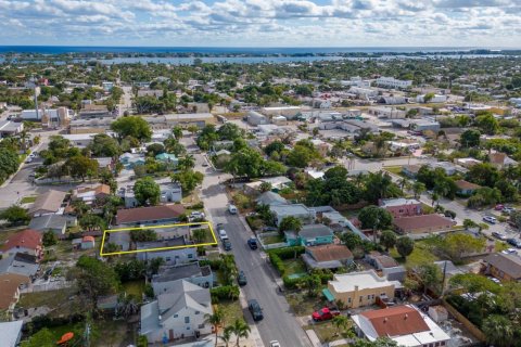 Купить коммерческую недвижимость в Уэст-Палм-Бич, Флорида 158.58м2, № 284470 - фото 1