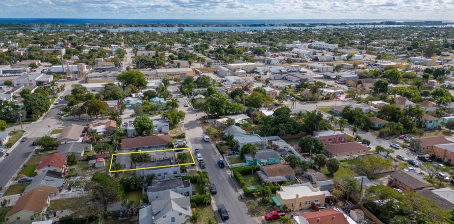 Commercial property in West Palm Beach, Florida 158.58 sq.m. № 284470