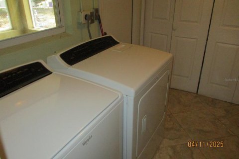 House in Okeechobee, Florida 4 bedrooms, 161.65 sq.m. № 1718267 - photo 14