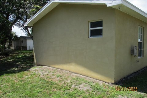 House in Okeechobee, Florida 4 bedrooms, 161.65 sq.m. № 1718267 - photo 9