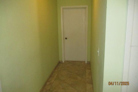 House in Okeechobee, Florida 4 bedrooms, 161.65 sq.m. № 1718267 - photo 27