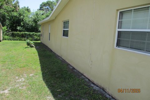 House in Okeechobee, Florida 4 bedrooms, 161.65 sq.m. № 1718267 - photo 7