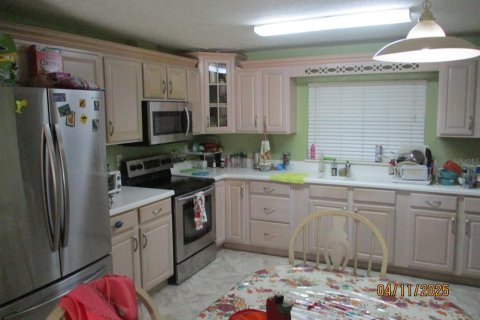 House in Okeechobee, Florida 4 bedrooms, 161.65 sq.m. № 1718267 - photo 16