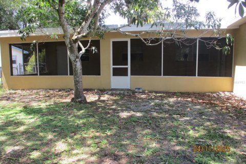 House in Okeechobee, Florida 4 bedrooms, 161.65 sq.m. № 1718267 - photo 12