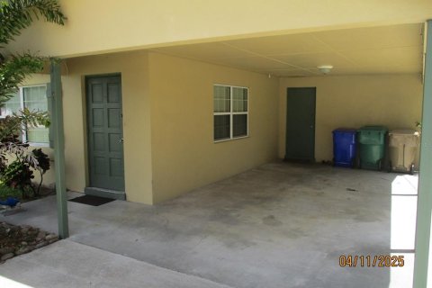 House in Okeechobee, Florida 4 bedrooms, 161.65 sq.m. № 1718267 - photo 5
