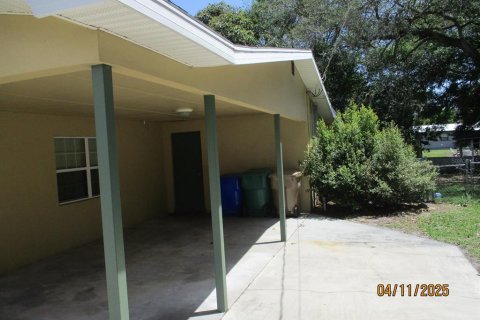 House in Okeechobee, Florida 4 bedrooms, 161.65 sq.m. № 1718267 - photo 6