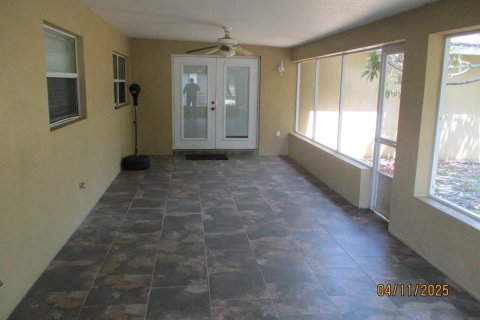 House in Okeechobee, Florida 4 bedrooms, 161.65 sq.m. № 1718267 - photo 13