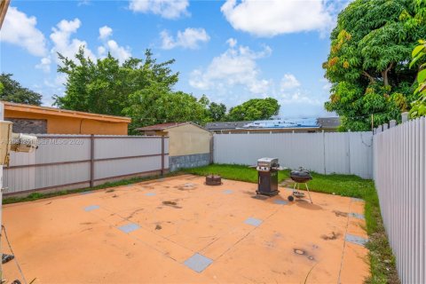 Townhouse in Miami Gardens, Florida 2 bedrooms, 84.73 sq.m. № 2392057 - photo 23