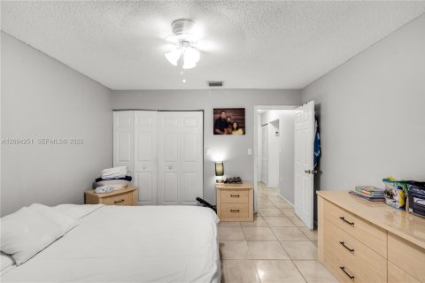 Townhouse in Miami Gardens, Florida 2 bedrooms, 84.73 sq.m. № 2392057 - photo 18