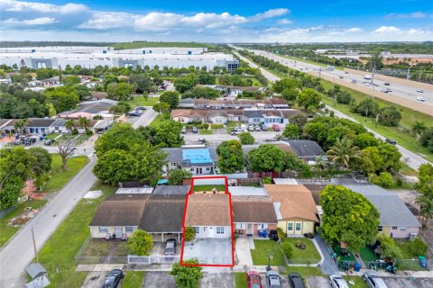 Townhouse in Miami Gardens, Florida 2 bedrooms, 84.73 sq.m. № 2392057