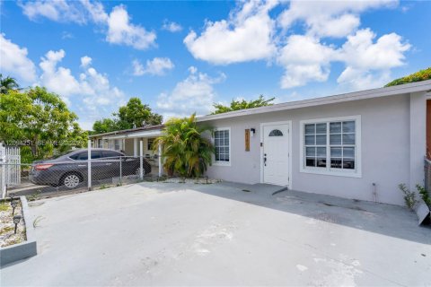 Townhouse in Miami Gardens, Florida 2 bedrooms, 84.73 sq.m. № 2392057 - photo 9