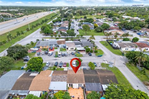 Townhouse in Miami Gardens, Florida 2 bedrooms, 84.73 sq.m. № 2392057 - photo 5
