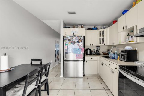 Townhouse in Miami Gardens, Florida 2 bedrooms, 84.73 sq.m. № 2392057 - photo 15