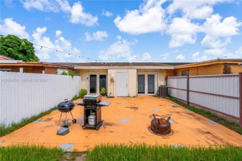 Townhouse in Miami Gardens, Florida 2 bedrooms, 84.73 sq.m. № 2392057 - photo 25
