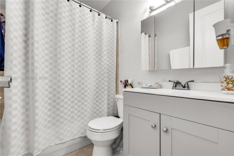 Townhouse in Miami Gardens, Florida 2 bedrooms, 84.73 sq.m. № 2392057 - photo 21