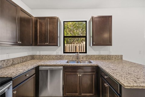 Купить таунхаус в Майами, Флорида 3 спальни, 128.02м2, № 1973274 - фото 19