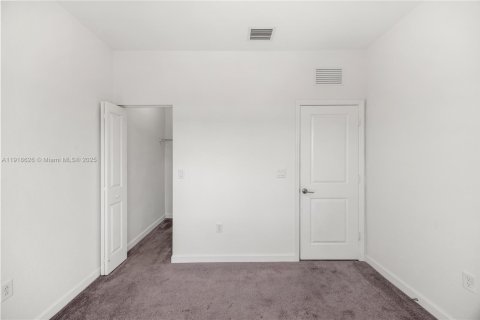 Купить таунхаус в Майами, Флорида 3 спальни, 128.02м2, № 1973274 - фото 26