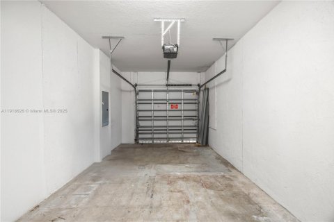 Купить таунхаус в Майами, Флорида 3 спальни, 128.02м2, № 1973274 - фото 22