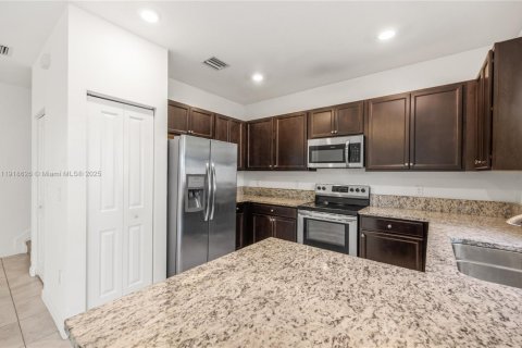 Купить таунхаус в Майами, Флорида 3 спальни, 128.02м2, № 1973274 - фото 20