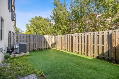 Купить таунхаус в Майами, Флорида 3 спальни, 128.02м2, № 1973274 - фото 12