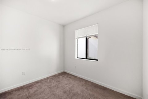 Купить таунхаус в Майами, Флорида 3 спальни, 128.02м2, № 1973274 - фото 28