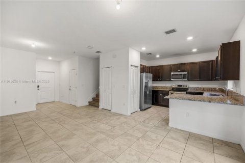 Купить таунхаус в Майами, Флорида 3 спальни, 128.02м2, № 1973274 - фото 15