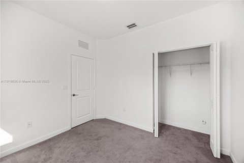 Купить таунхаус в Майами, Флорида 3 спальни, 128.02м2, № 1973274 - фото 27