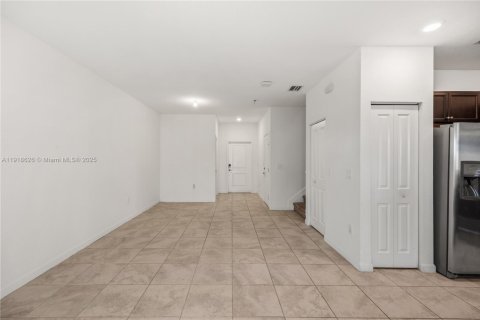 Купить таунхаус в Майами, Флорида 3 спальни, 128.02м2, № 1973274 - фото 16