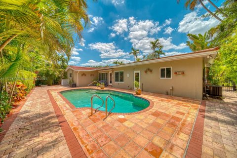 House in Coral Gables, Florida 3 bedrooms, 140.47 sq.m. № 1701357 - photo 29