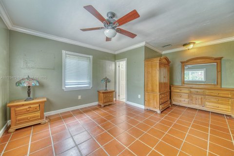 House in Coral Gables, Florida 3 bedrooms, 140.47 sq.m. № 1701357 - photo 13