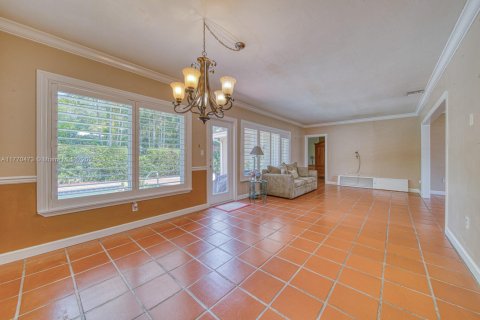 House in Coral Gables, Florida 3 bedrooms, 140.47 sq.m. № 1701357 - photo 3