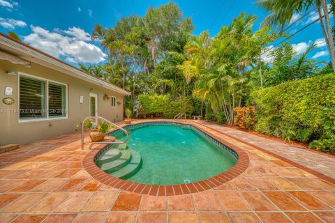House in Coral Gables, Florida 3 bedrooms, 140.47 sq.m. № 1701357 - photo 27