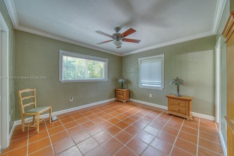 House in Coral Gables, Florida 3 bedrooms, 140.47 sq.m. № 1701357 - photo 17