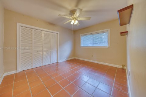 House in Coral Gables, Florida 3 bedrooms, 140.47 sq.m. № 1701357 - photo 14