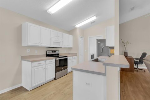House in Clermont, Florida 2 bedrooms, 126.63 sq.m. № 2121788 - photo 21