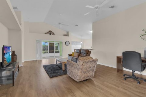 House in Clermont, Florida 2 bedrooms, 126.63 sq.m. № 2121788 - photo 15
