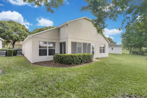 House in Clermont, Florida 2 bedrooms, 126.63 sq.m. № 2121788 - photo 8