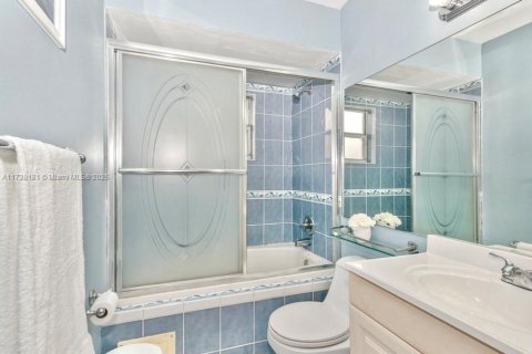 Купить таунхаус в Майами, Флорида 3 спальни, 136.29м2, № 1487620 - фото 10