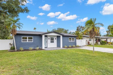 House in Saint Petersburg, Florida 3 bedrooms, 109.16 sq.m. № 2215542 - photo 29